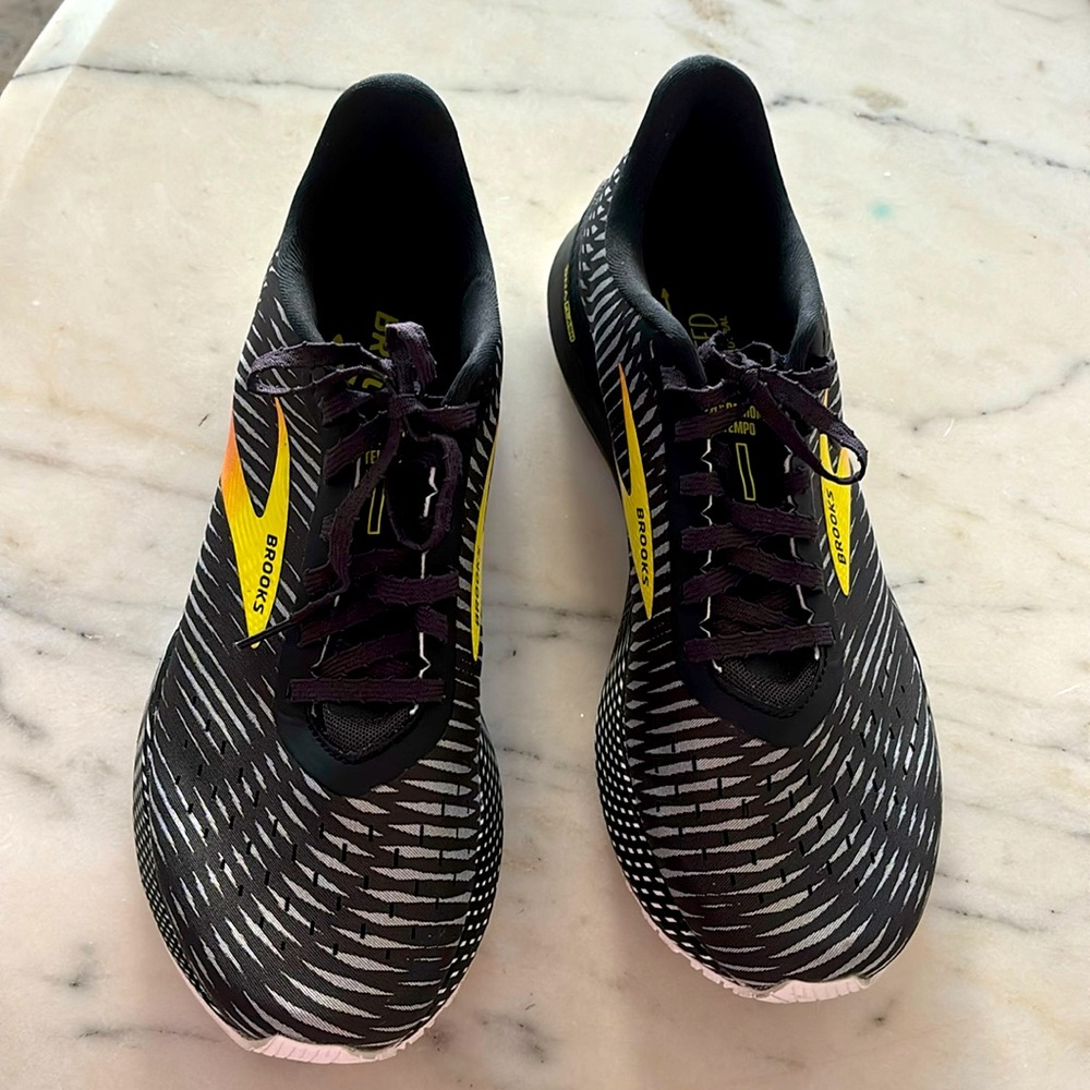 Mens Brooks Hyperion Tempo sneakers with dna flash insoles